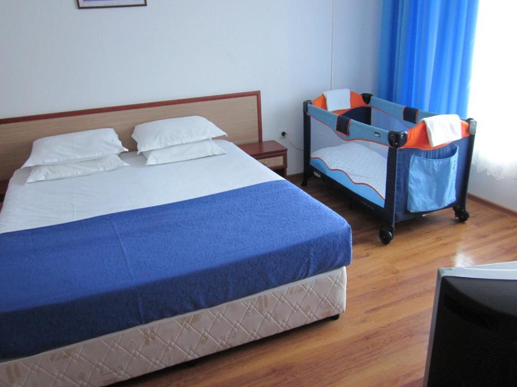 Albatros 2 Family Hotel Naousa Oda fotoğraf